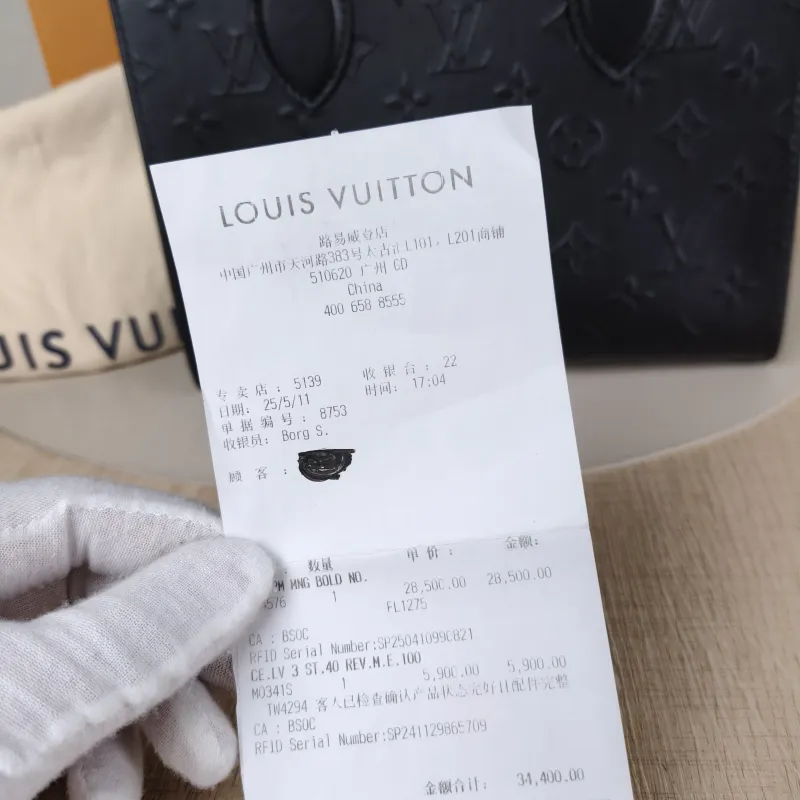 Louis Vuitton Shoulder Bag Onthego Black Calfskin Small 25 × 11.5 × 19 cm Shoulder Strap — detail view 10 of 12