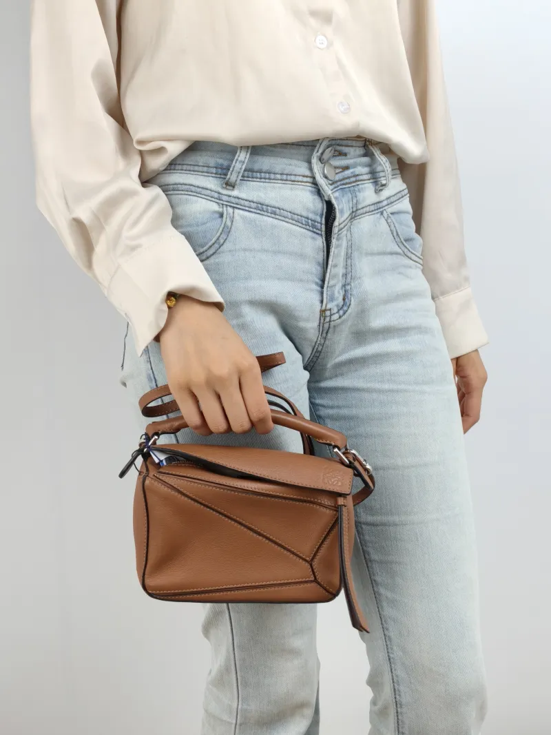LOEWE Crossbody Bag Puzzle Caramel Calfskin Mini 18 × 8 × 12.5 cm — on-model view 1 of 2