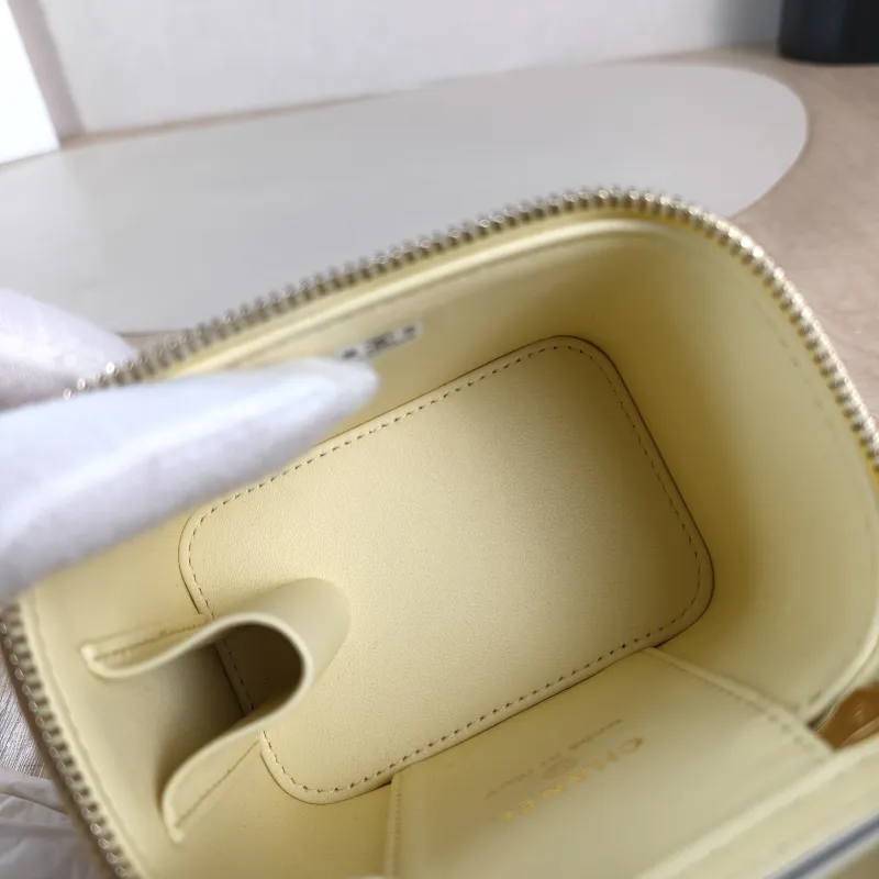 Chanel Crossbody Bag Edition Yellow Lambskin One Size 10 × 7 × 9 cm — detail view 8 of 12