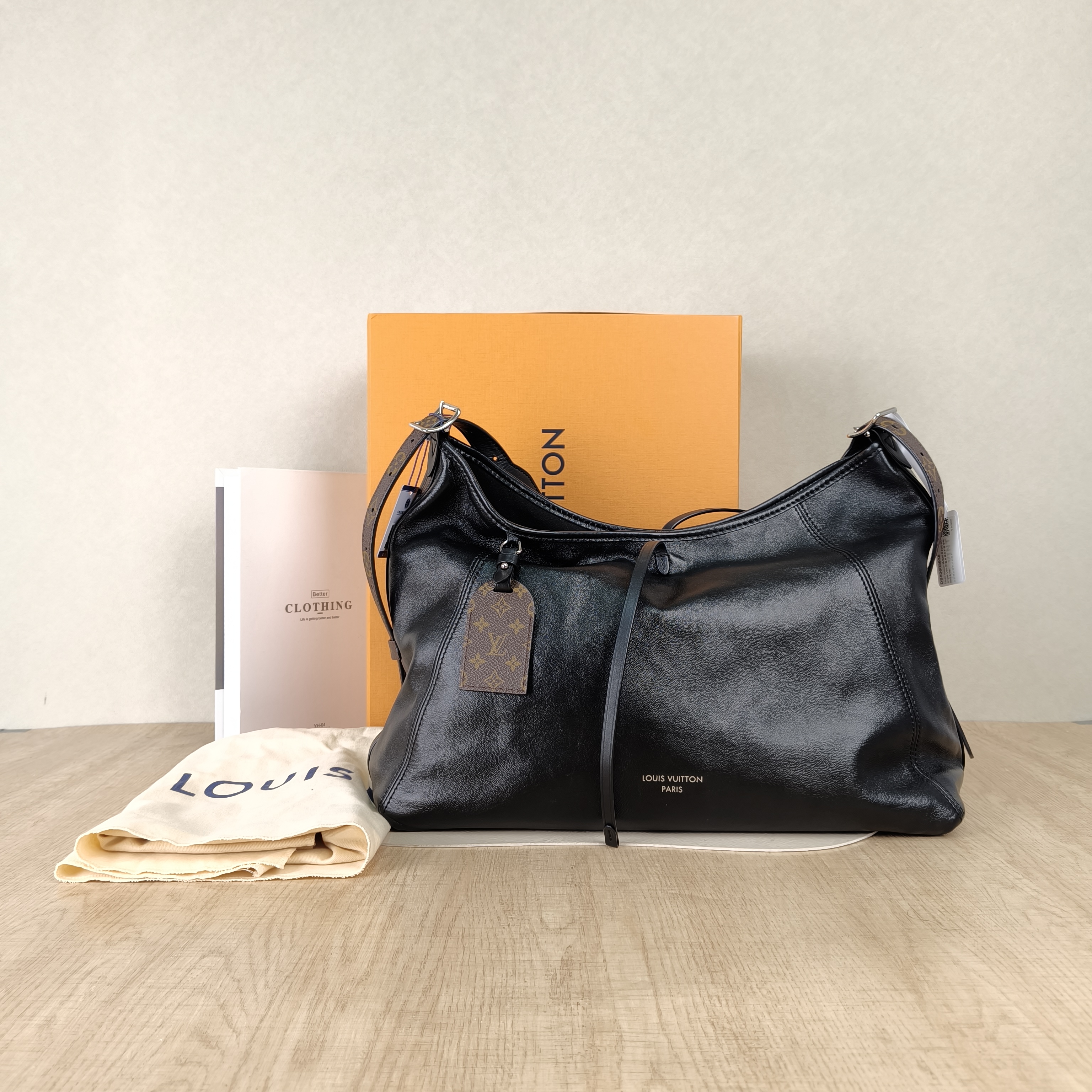Louis Vuitton Crossbody Bag Carryall Vibe Black SL ambskin Medium39 × 15 × 30 cm — cover view 4 of 5