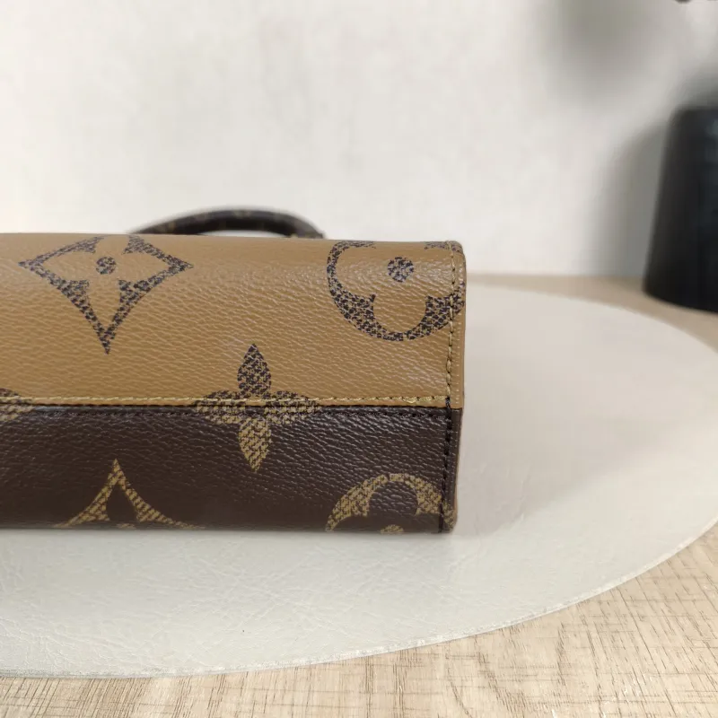Louis Vuitton Crossbody Bag Onthego BB Monogram PVCBB18 × 8.5 × 15 cm — detail view 4 of 11