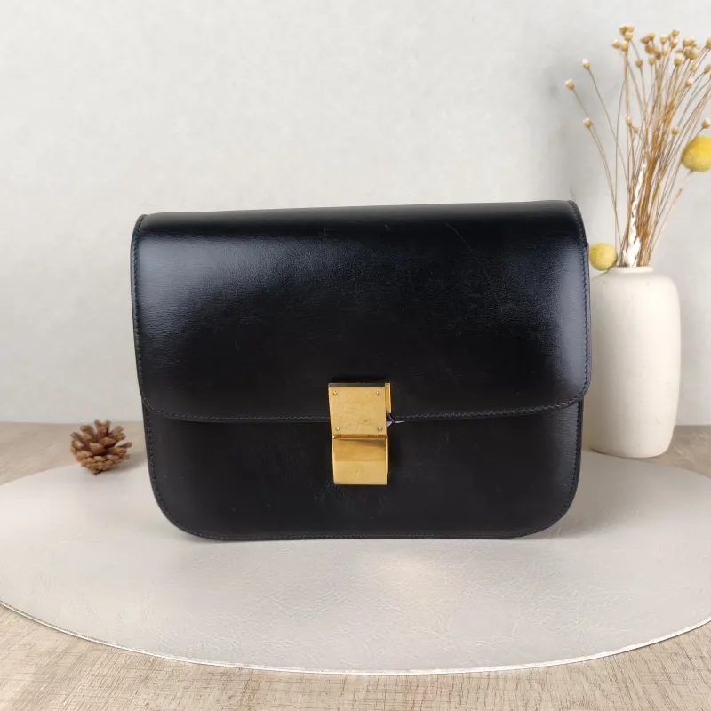 CELINE Crossbody Bag Classic Box Black Calfskin Medium24 × 7 × 18 cm Conditioned