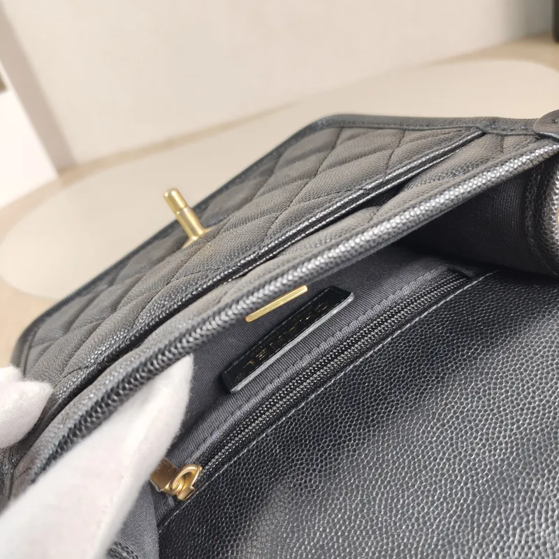Chanel Crossbody Bag Messenger Bag Black Grained Calfskin 17 × 6 × 16 cm — detail view 2 of 11