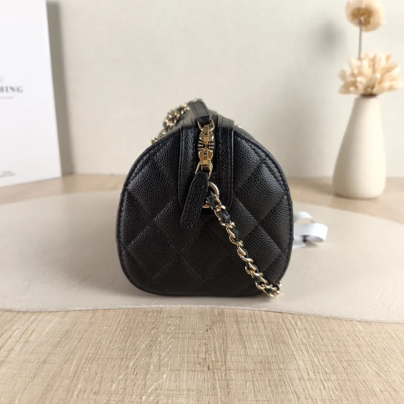 Chanel Crossbody Bag Crossbody Bag Black Grained Calfskin One Size 18.5 × 11 × 11.5 cm — detail view 5 of 11