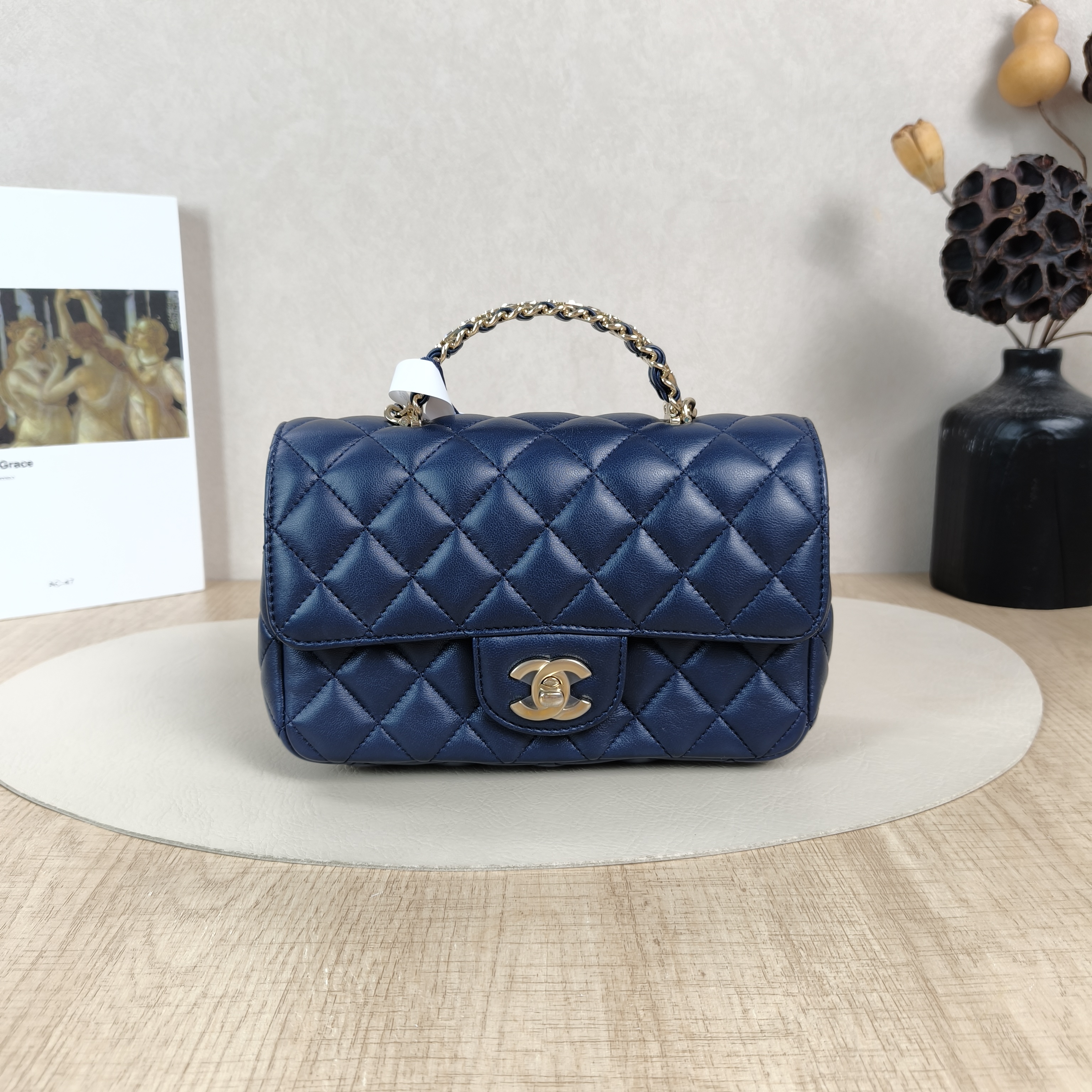 Chanel Crossbody Bag23a mini Lambskin mini20 × 6 × 12 cm