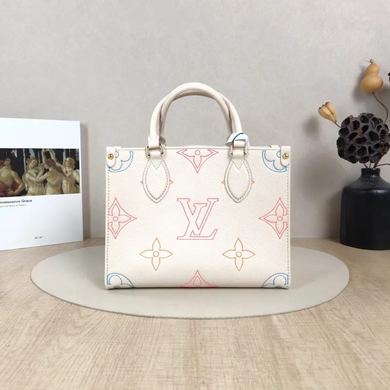 Louis Vuitton Top Handle Bag Onthego White · Embroidered Calfskin Small25 × 11.5 × 19 cm
