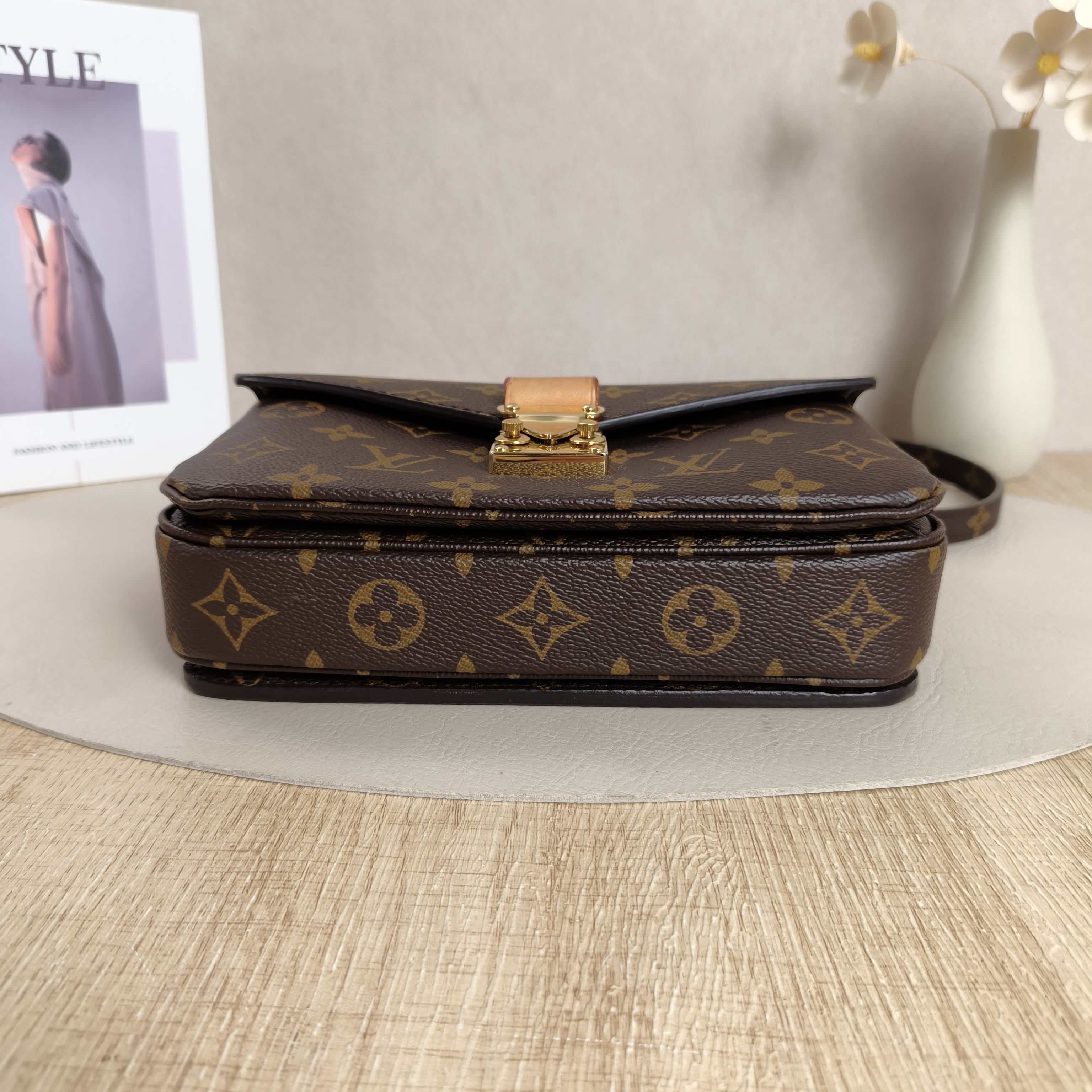 Louis Vuitton Crossbody Bag Pochette Métis East West Monogram PVC Small21.5 × 6 × 13.5 cm — cover view 8 of 12