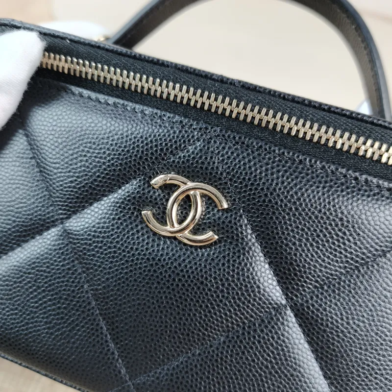 Chanel Crossbody Bag Edition Black Grained Calfskin Mini 16 × 8 × 9.5 cm — detail view 8 of 12