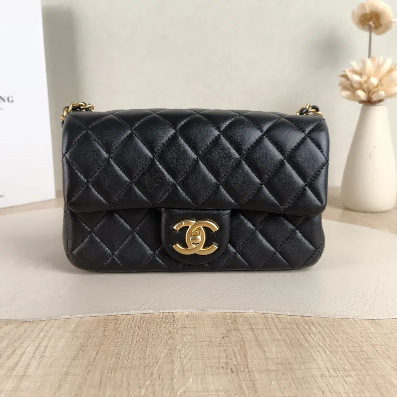 Chanel Crossbody Bag c mini Black Lambskin mini20 × 6 × 12 cm