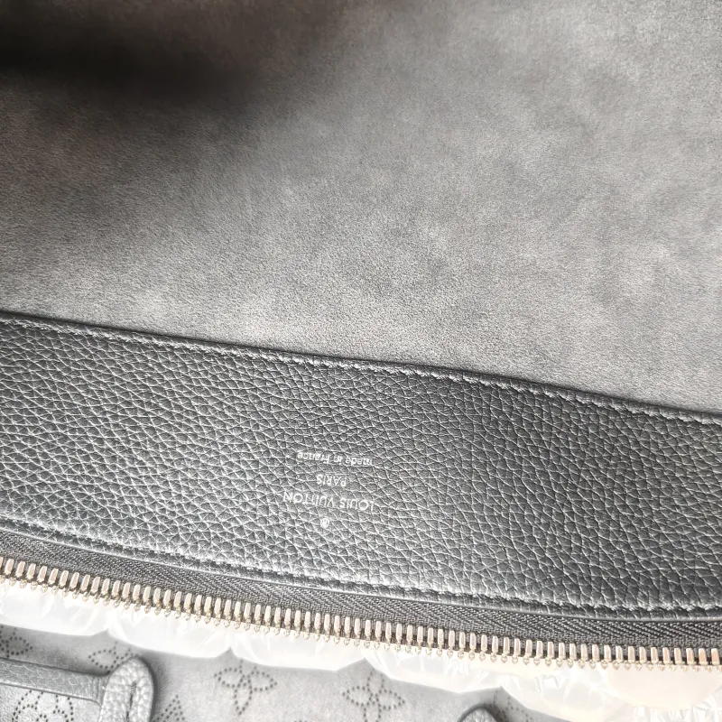 Louis Vuitton Crossbody Bag BELLA TOTE Black Calfskin One Size 32 × 13 × 23 cm — detail view 11 of 14