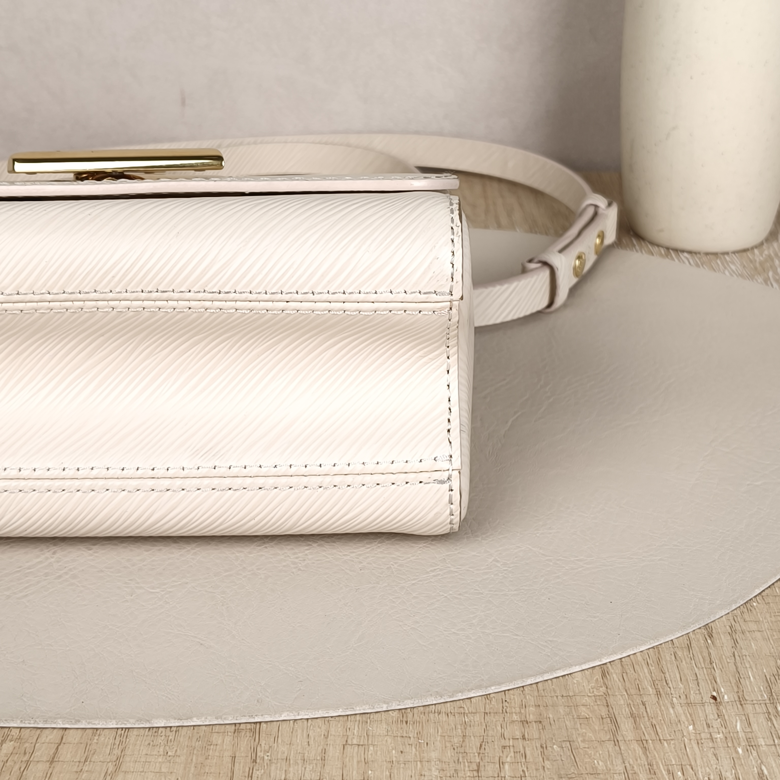 Louis Vuitton Crossbody Bag Twist White Epi Embossed Calfskin Small19 × 9 × 15 cm — cover view 2 of 8