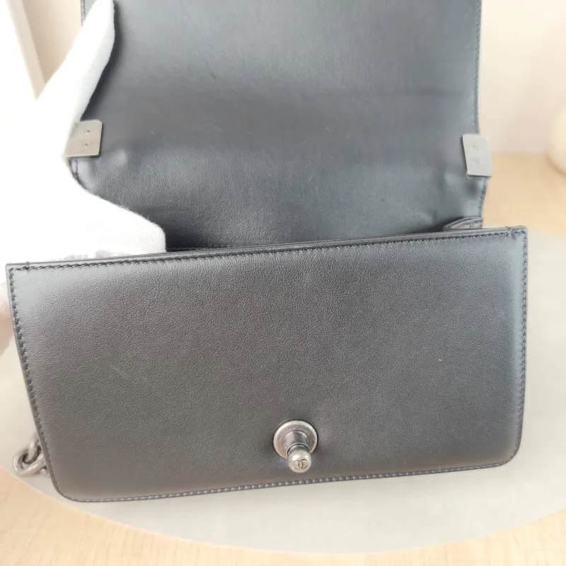 Chanel Crossbody Bag Le Boy​Black Lambskin Small20.5 × 8.5 × 12 cm — detail view 5 of 16