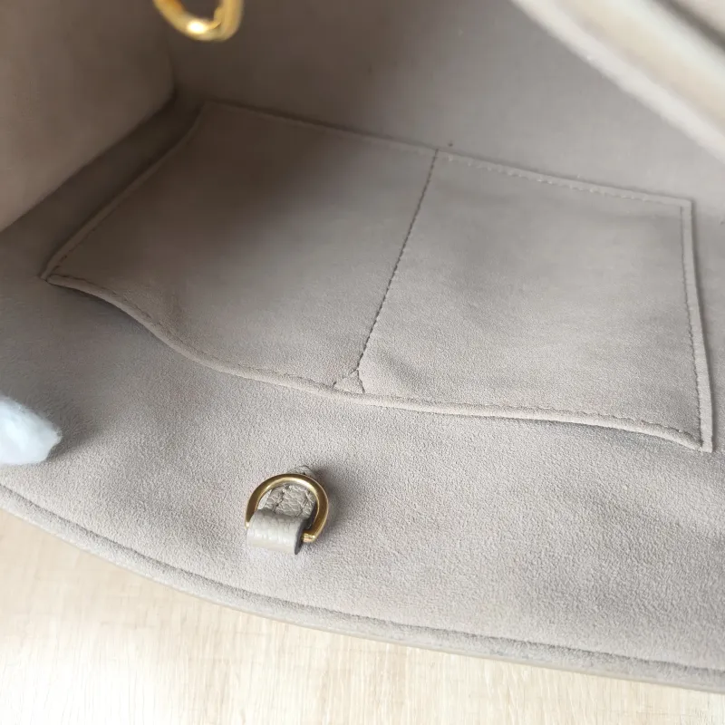 Louis Vuitton Shoulder Bag Onthego · White Empreinte Embossed Calfskin Monogram Small25 × 11.5 × 19 cm — detail view 7 of 13
