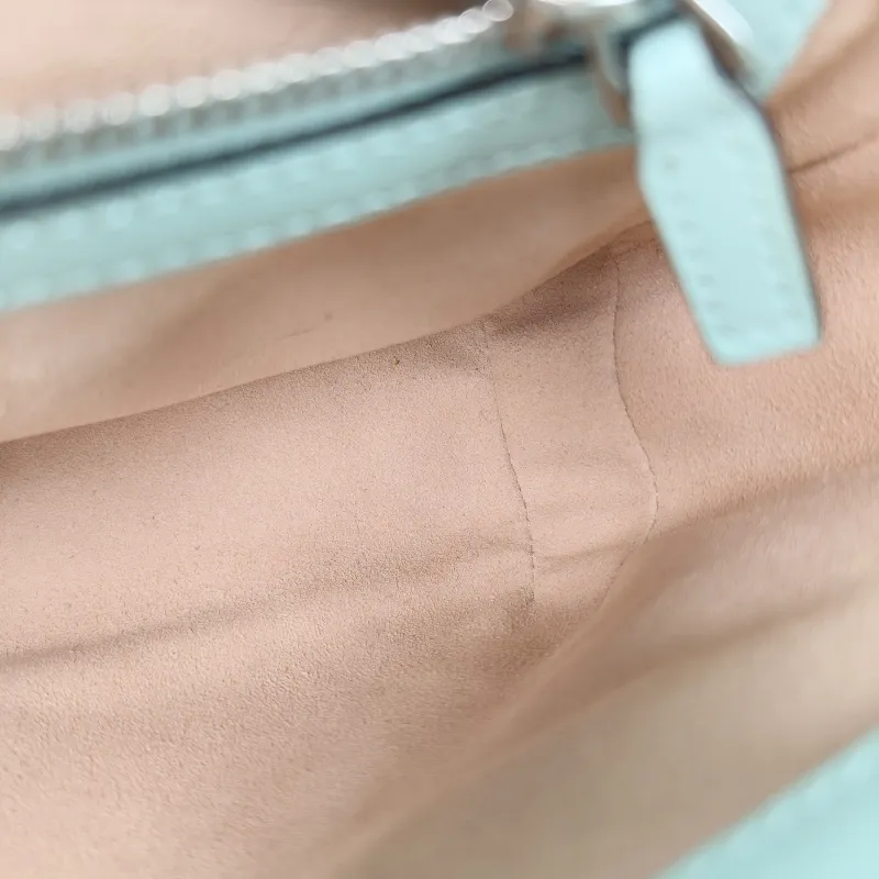 GUCCI Crossbody Bag GG Marmont Medium Marmont 26 Calfskin Medium26 × 7 × 15 cm — detail view 5 of 18
