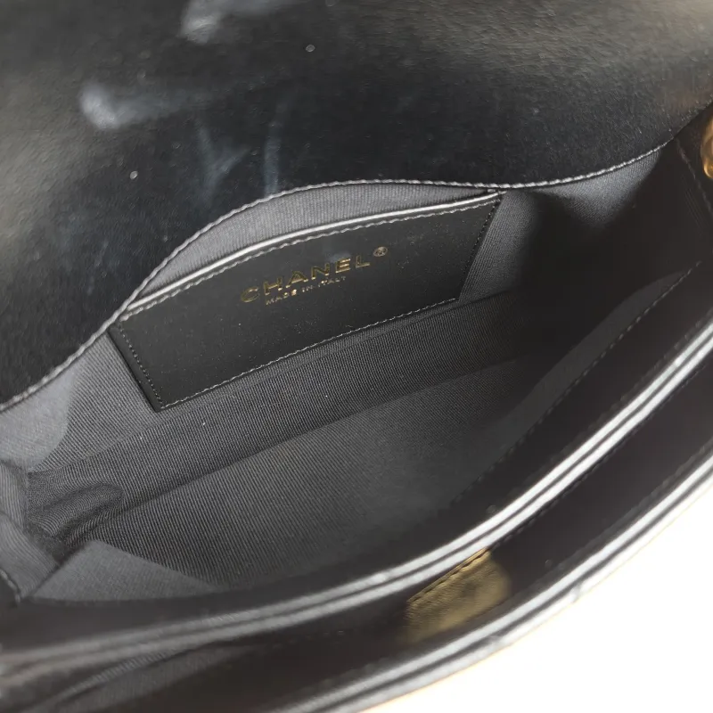 Chanel Crossbody Bag Black Calfskin 19 × 5.5 × 11 cm Microchip Edition — detail view 4 of 11