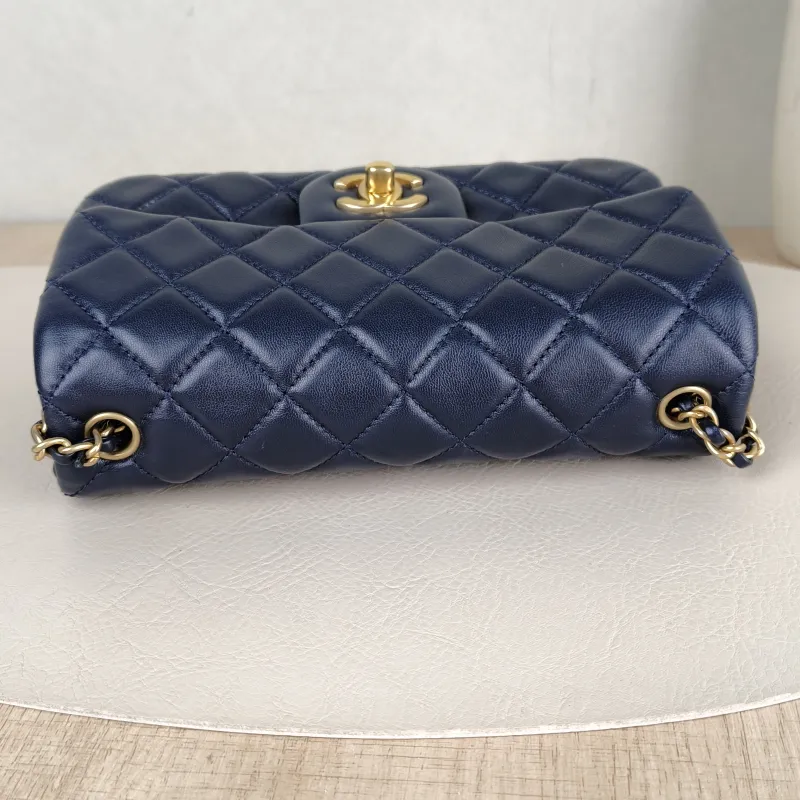 Chanel Crossbody Bag mini Blue Lambskin One Size20 × 6 × 12 cm — detail view 12 of 15