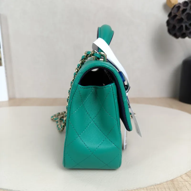 Chanel Crossbody Bag mini Green Lambskin mini20 × 6 × 12 cm — detail view 8 of 17