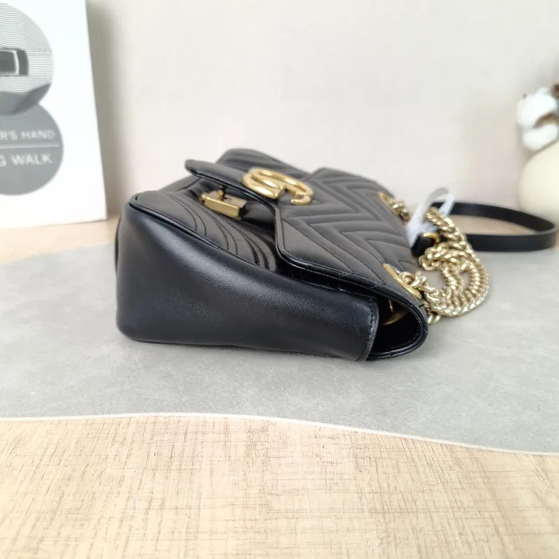 GUCCI Crossbody Bag GG Marmont Medium Marmont 26 Black CC alfskin Medium 26 × 7 × 15 cm — detail view 5 of 12