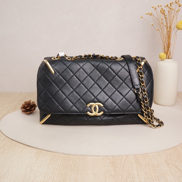 Chanel Black with Gold-Tone Hardware Chain Bag Black with Gold-Tone Hardware Calfskin24 · 27.5 × 9.5 × 18 cm