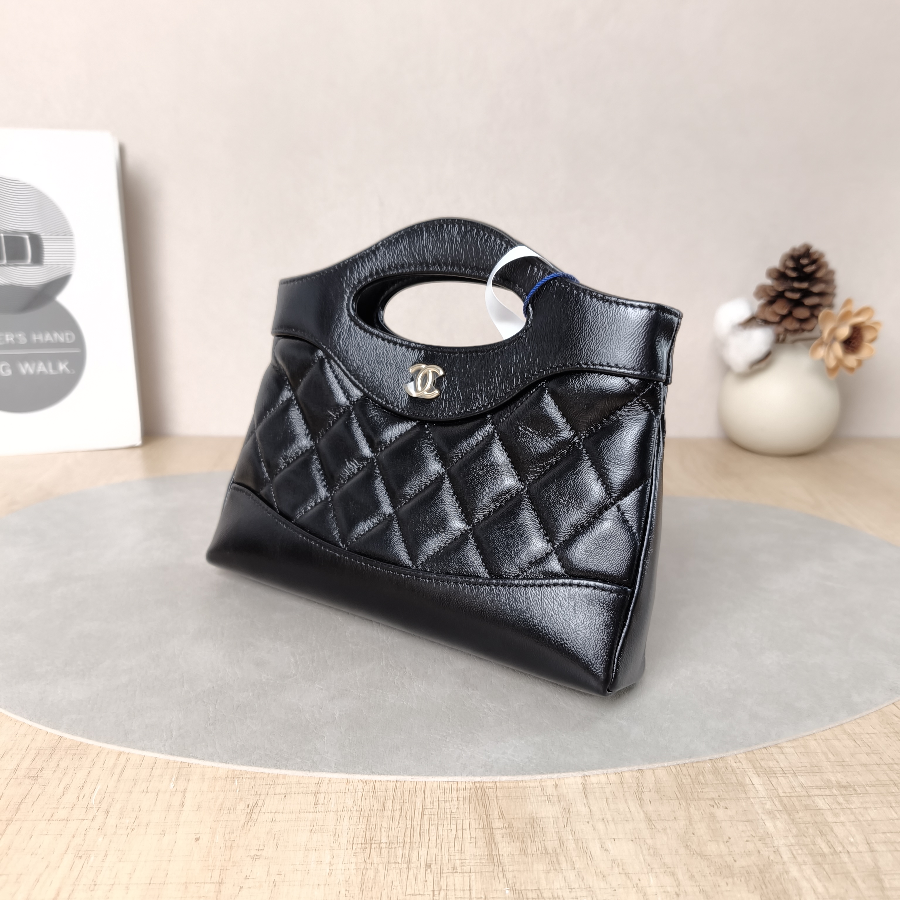 Chanel Shoulder Bag31Bag Black Waxed Leather Calfskinnano20.5 × 3.5 × 17 cm — cover view 2 of 5