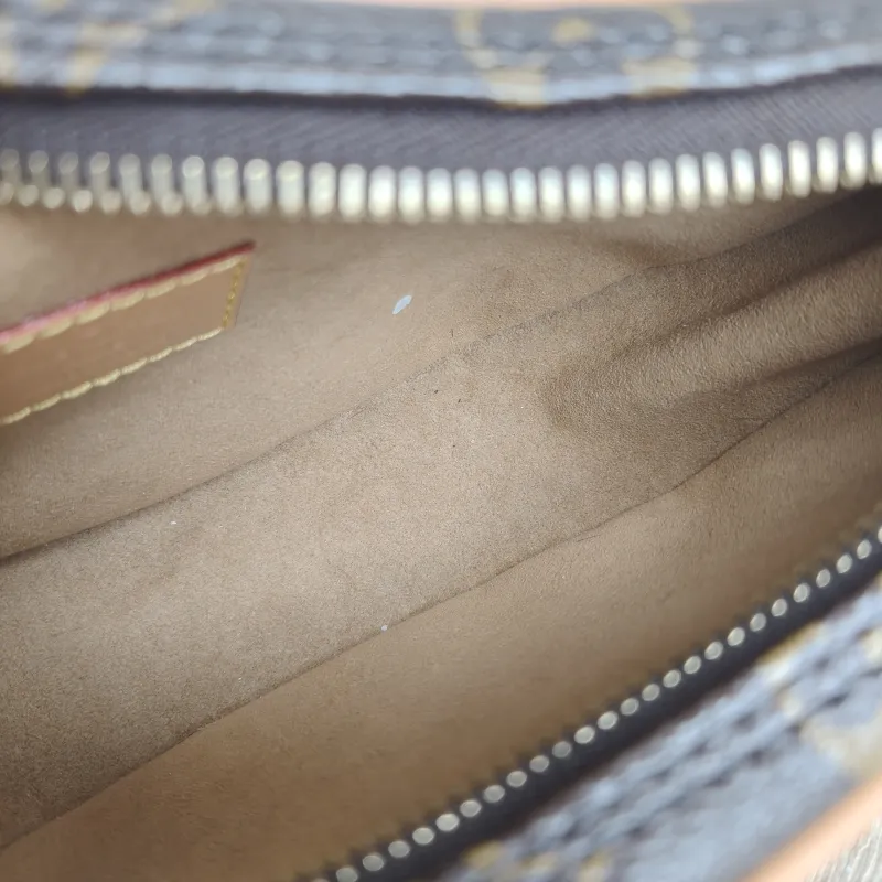 Louis Vuitton Crossbody Bag Loop Monogram PVC Small 23 × 6 × 13 cm — detail view 7 of 10