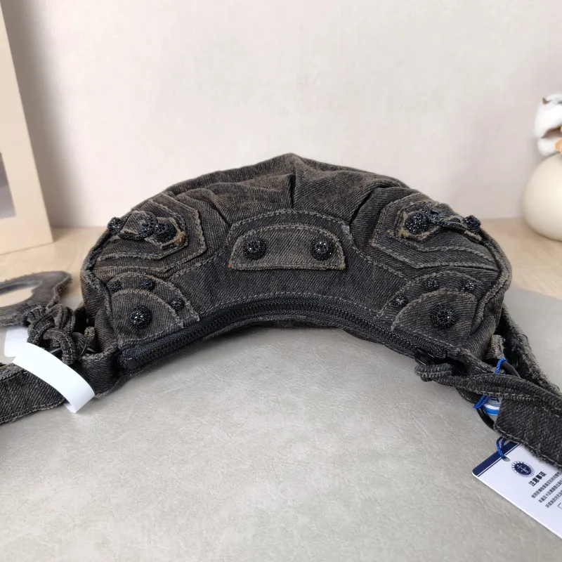 BALENCIAGA Crossbody Bag Black XS 26 × 7 × 16 cm — detail view 2 of 11