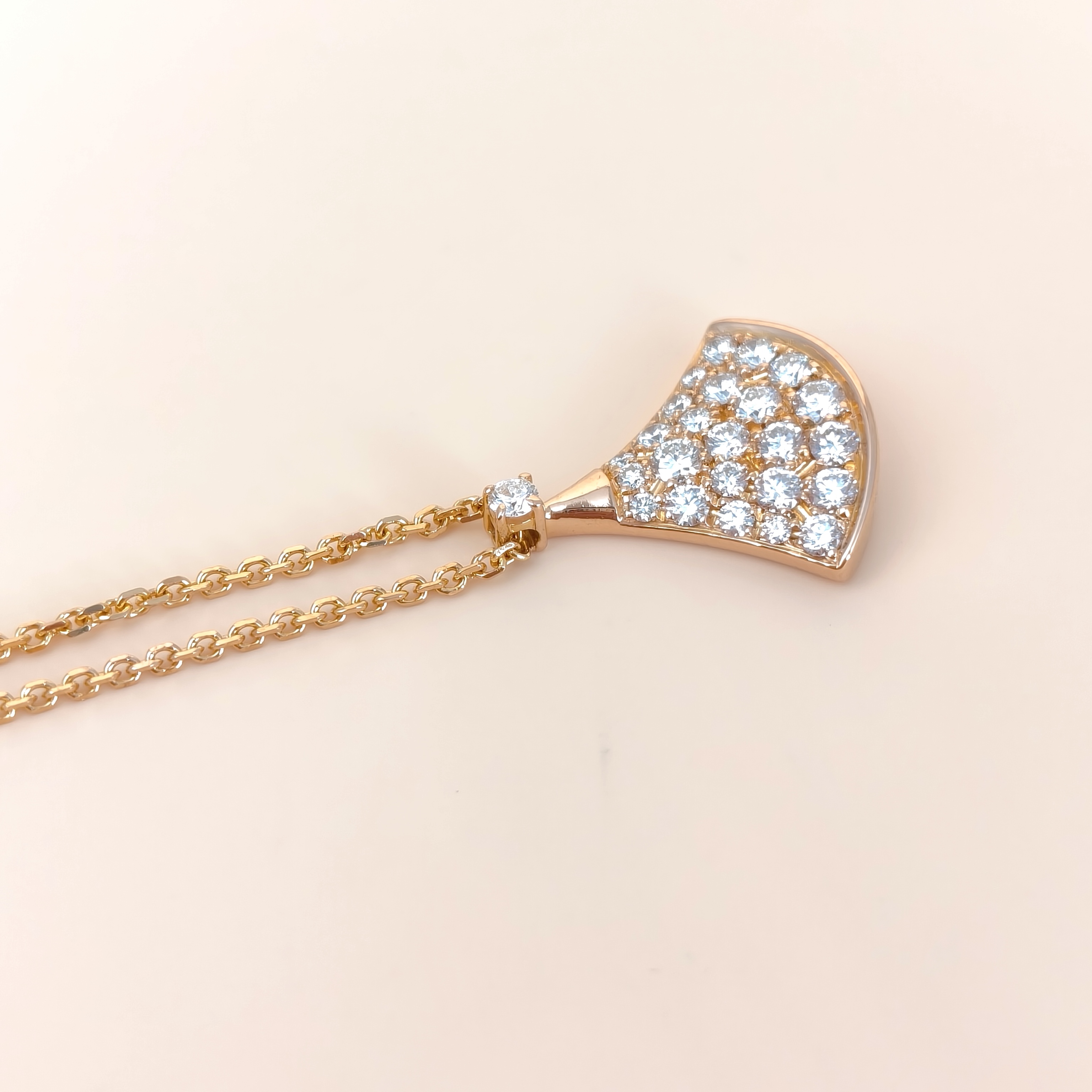 Bvlgari Necklace DIVAS’ DREAM Collection Pavé Diamond Rose Gold Diamond18KR ose Goldmini Pendant0.9cm — cover view 6 of 11