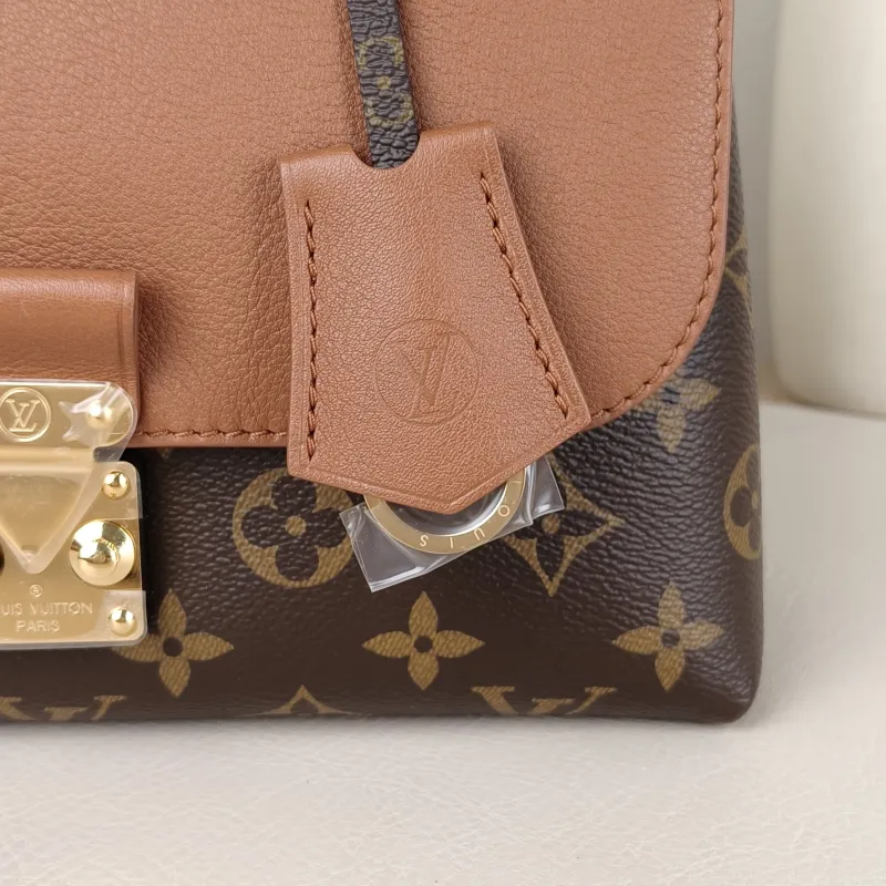 Louis Vuitton Crossbody Bag MADELEINE PVC · Calfskin BB24.5 × 8 × 16 cm — detail view 6 of 15