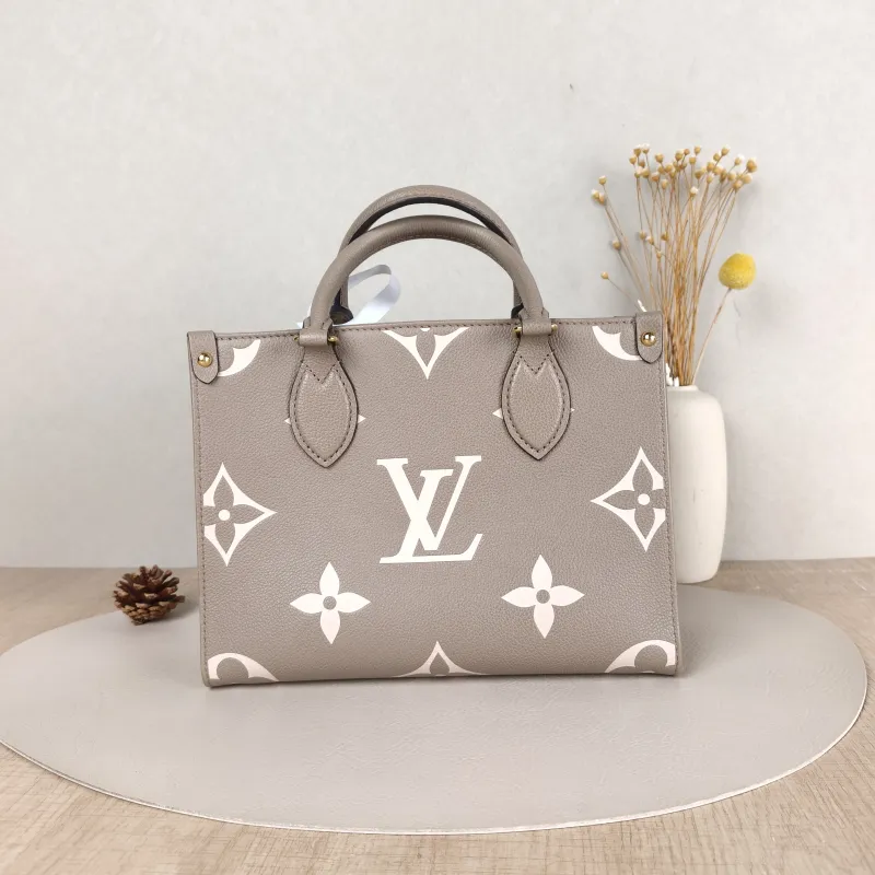 Louis Vuitton Shoulder Bag Onthego · White Monogram Empreinte Embossed Calfskin Small25 × 11.5 × 19 cm