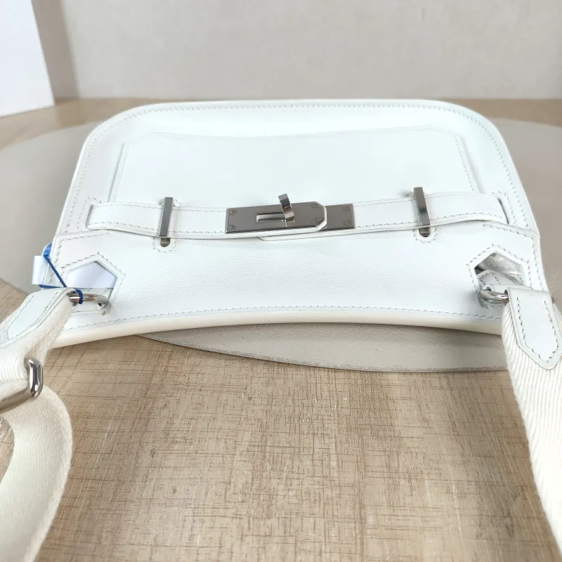 Hermès Crossbody Bag Jypsiere 23 01Blanc White Swift Calfskin Mini 23 × 5 × 17 cm W — detail view 8 of 11