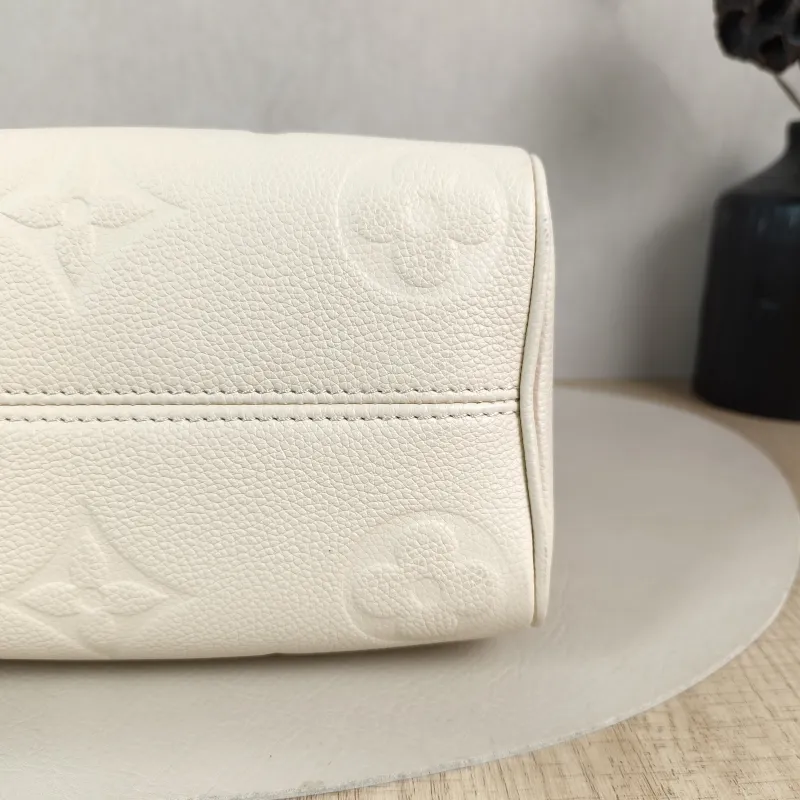 Louis Vuitton Crossbody Bag Speedy20 White Empreinte Embossed Calfskin Small 20.5 × 12 × 13.5 cm — detail view 4 of 11