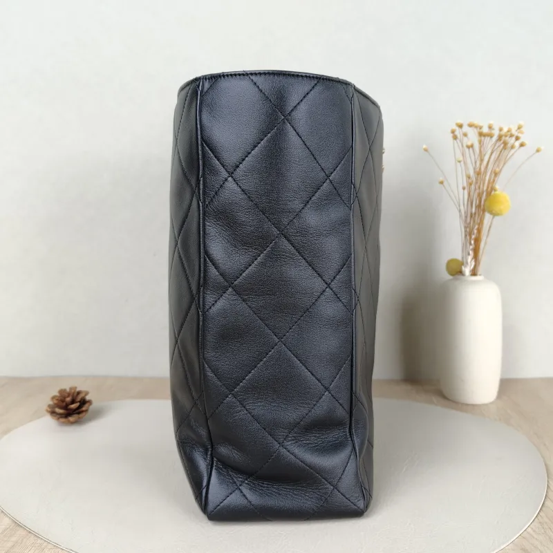 Chanel Shoulder Bag tote Black Lambskin One Size29 × 11 × 32 cm — detail view 6 of 10