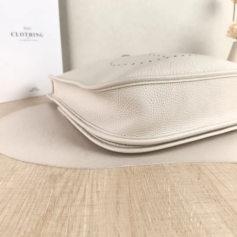 Hermès Crossbody Bag Evelyne 29 29 10 TC Calfskin 29 29 × 7 × 30 cm A — detail view 5 of 10