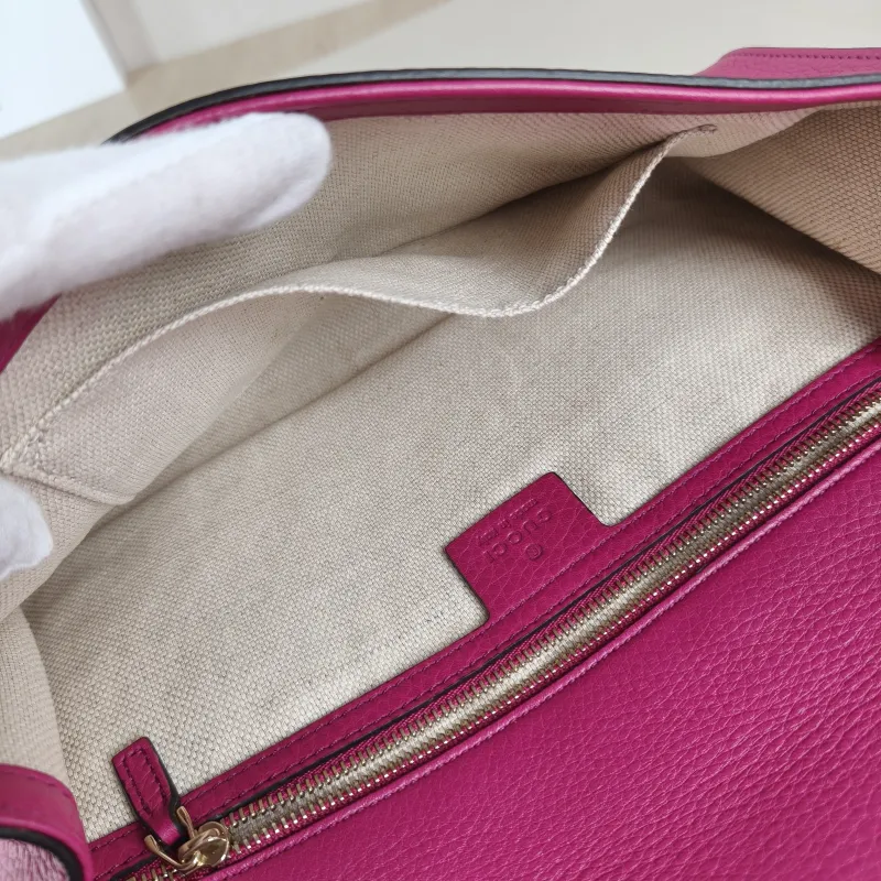 GUCCI Clutch Clutch Red Calfskin 29 × 4 × 15 cm — detail view 1 of 10