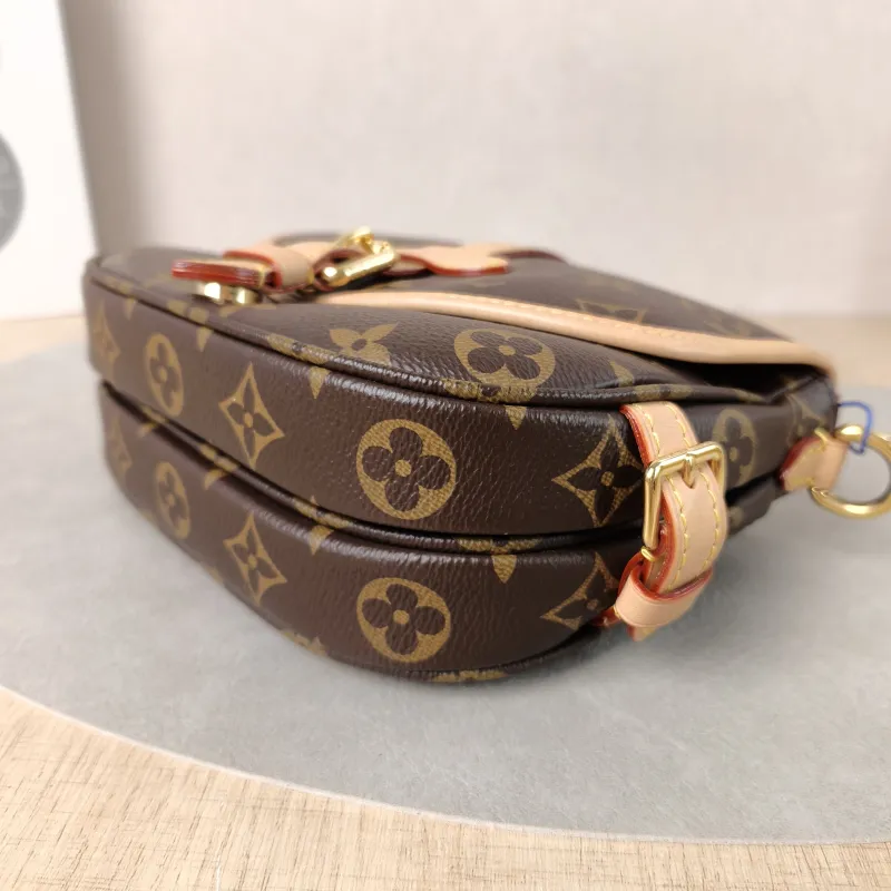 Louis Vuitton Crossbody Bag Saumur BB BB Monogram PVC BB 20 × 8 × 16 cm — detail view 11 of 11