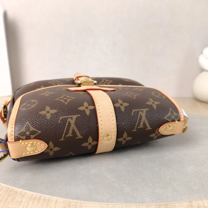 Louis Vuitton Crossbody Bag Saumur BB BB Monogram PVC BB 20 × 8 × 16 cm — detail view 3 of 11