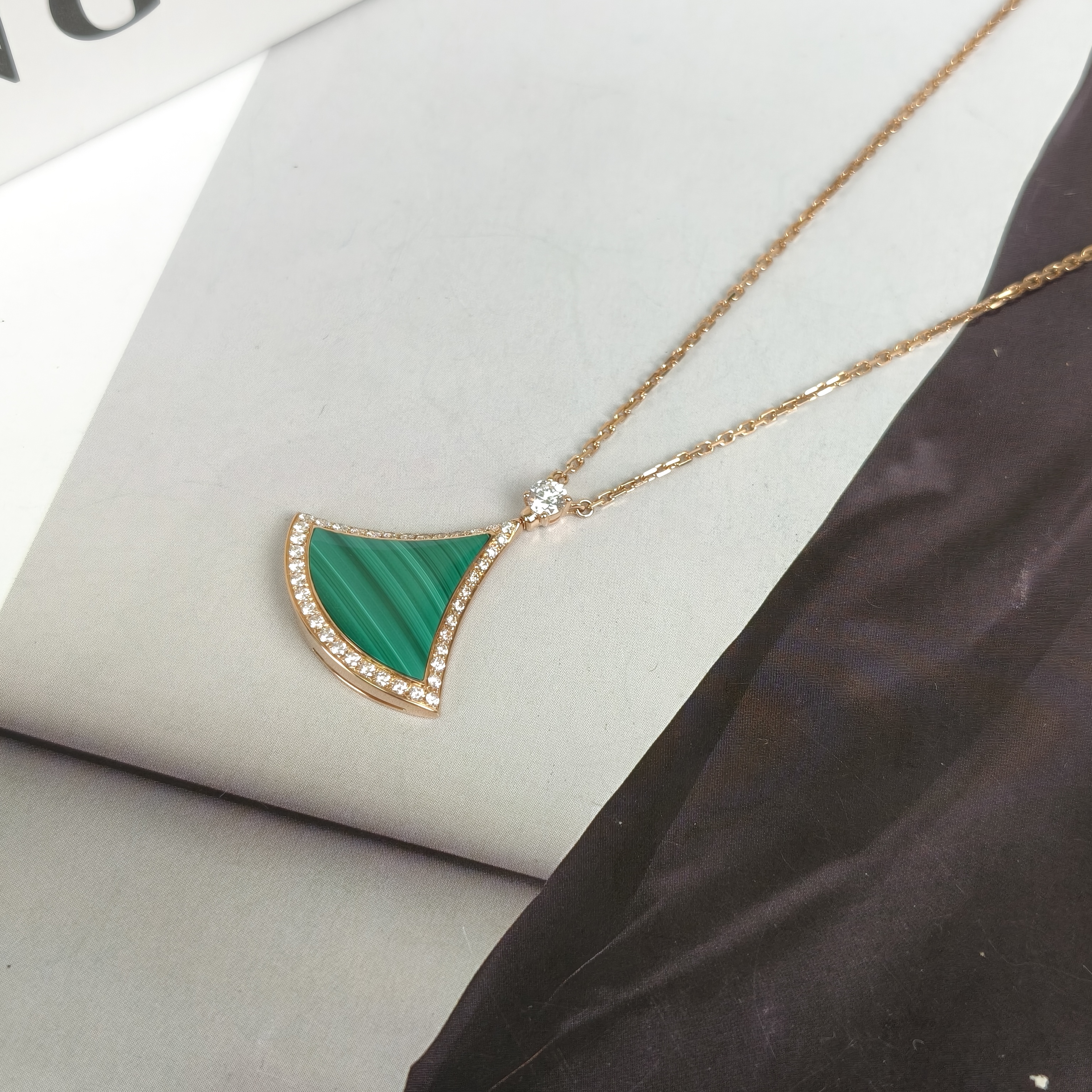 Bvlgari Divas'Dream Pavé Diamond Necklace 18k Rose Gold · Authenticity Card · Box · 42㎝ — cover view 3 of 10