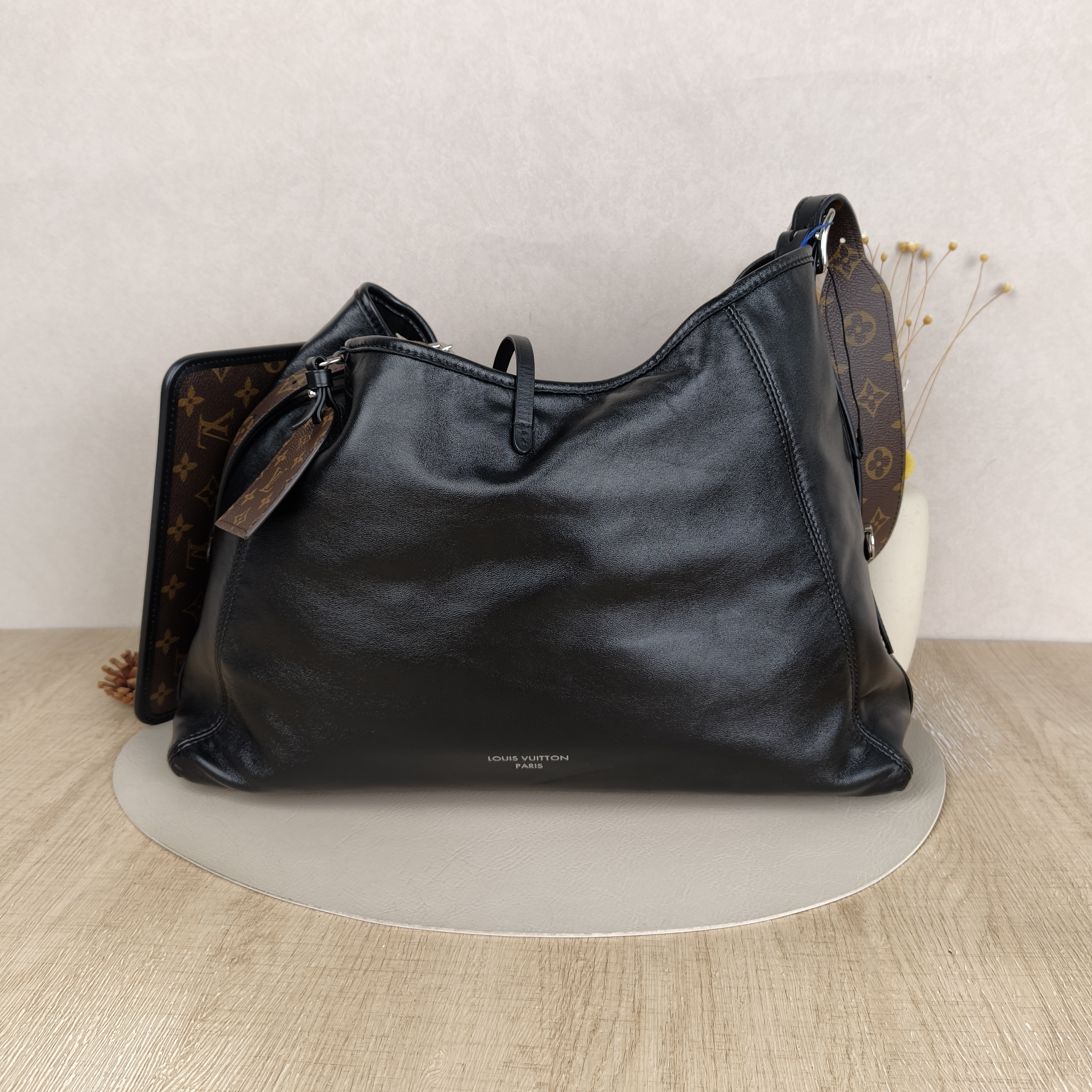 Louis Vuitton Crossbody Bag Carryall Vibe Black SL ambskin Medium39 × 15 × 30 cm — cover view 6 of 9