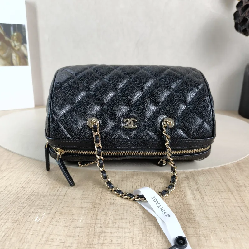 Chanel Crossbody Bag Crossbody Bag Black Grained Calfskin One Size 18.5 × 11 × 11.5 cm — detail view 2 of 13