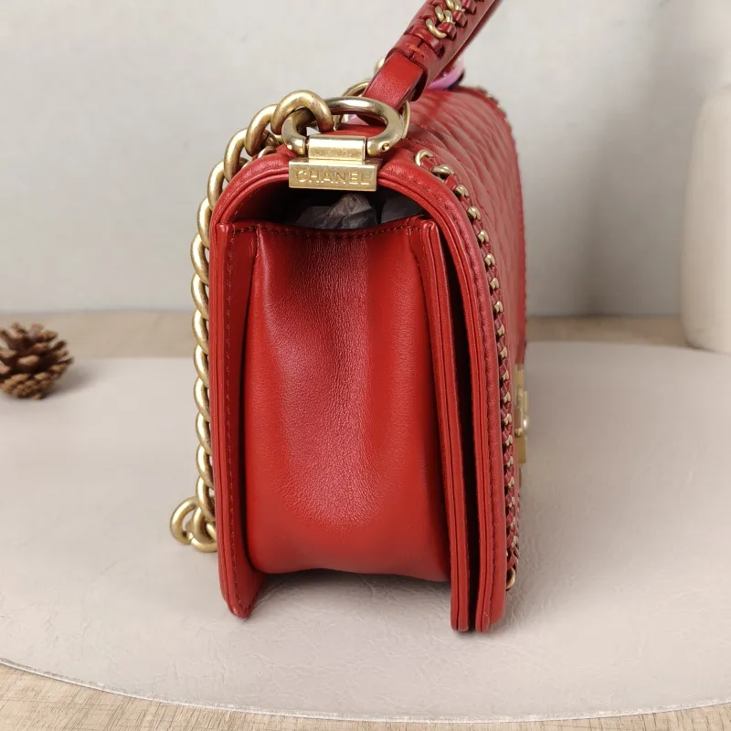 Chanel Crossbody Bag Le Boy​ Red Lambskin Medium 25 × 9 × 15 cm 24 — detail view 14 of 16
