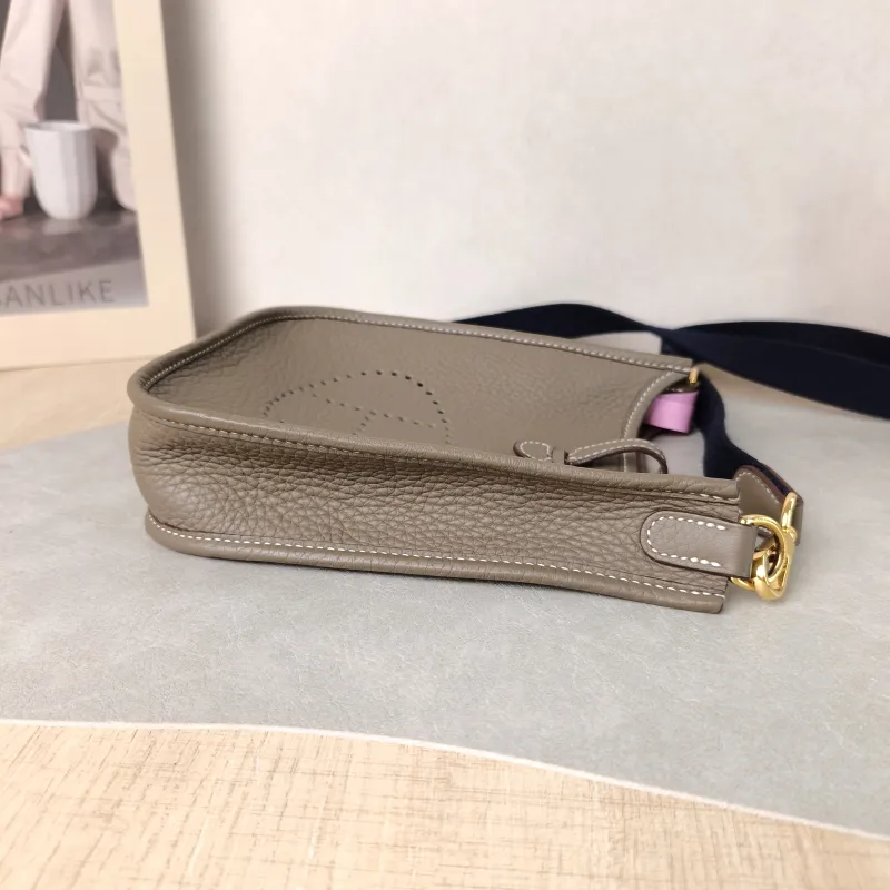 Hermès Crossbody Bag Evelyne Mini 16 Mini 16 TC Calfskin Mini 17 × 5.5 × 18 cm k Blue Shoulder Strap — detail view 2 of 14
