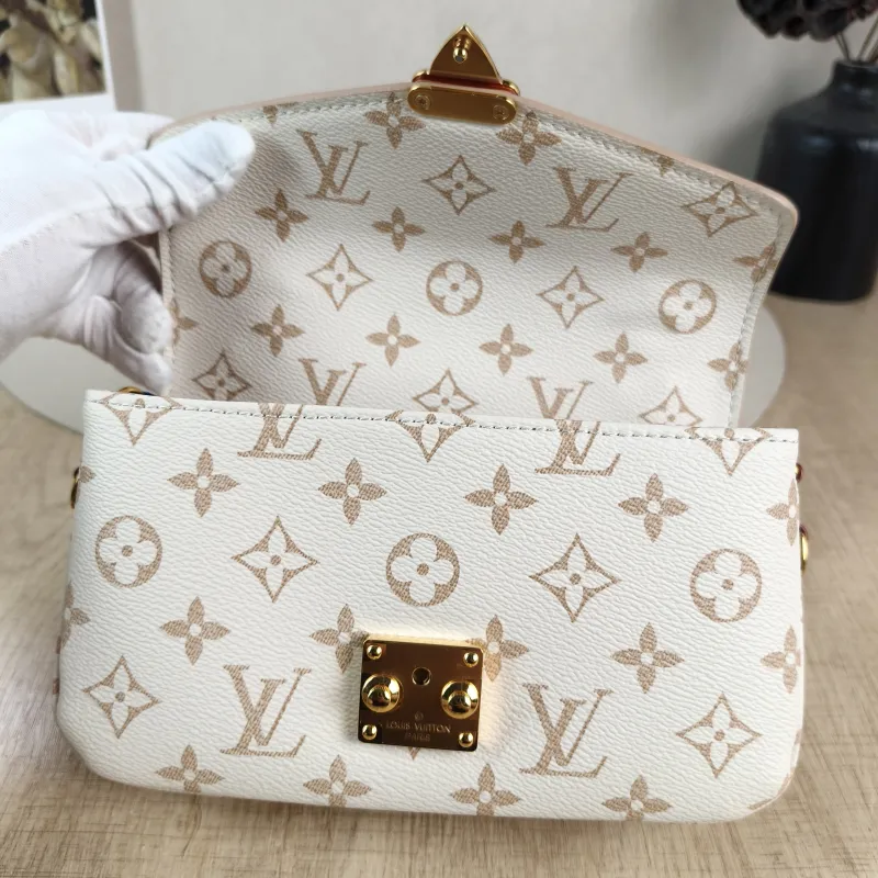 Louis Vuitton Crossbody Bag Pochette Métis East West PVC Small 21.5 × 6 × 13.5 cm — detail view 14 of 14