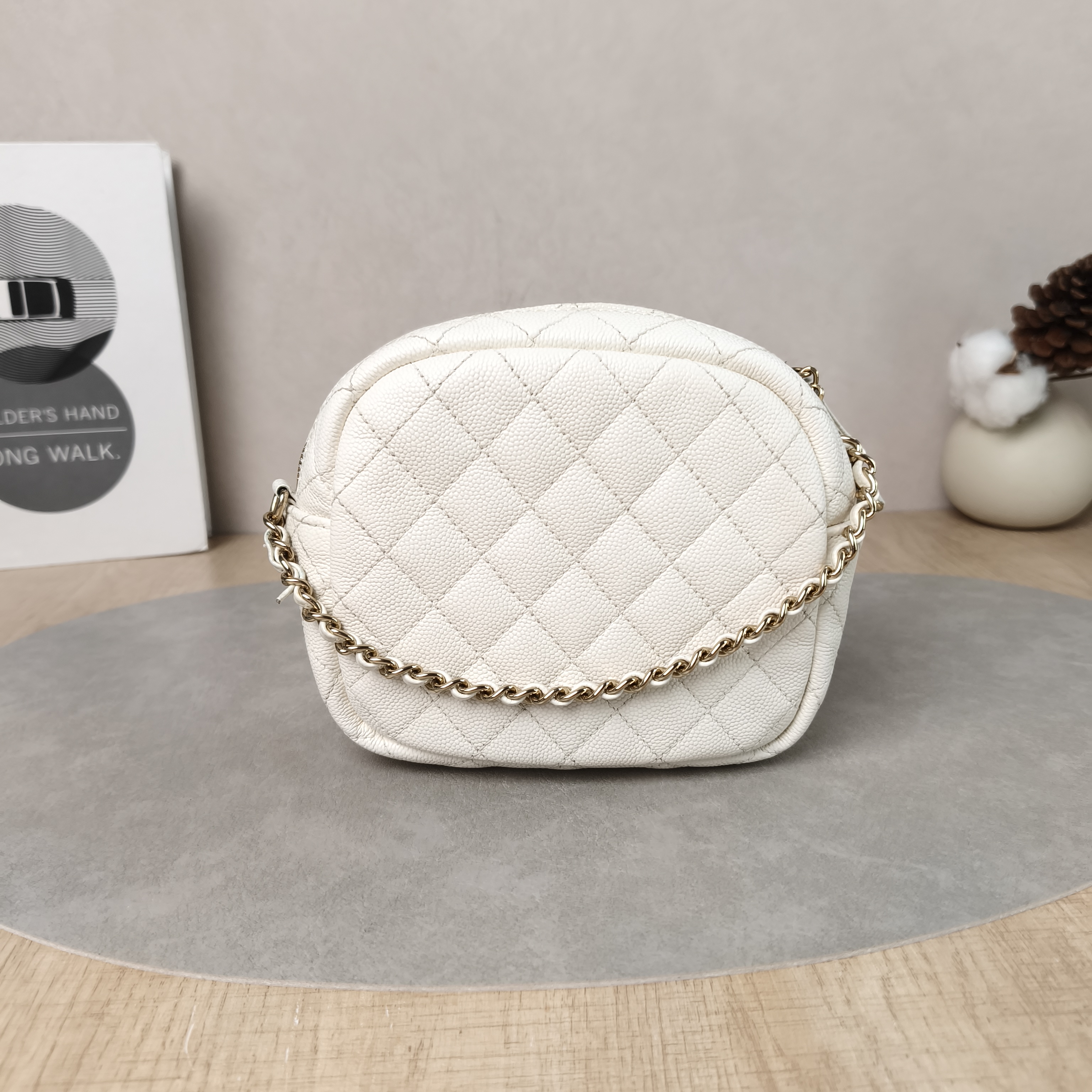 Chanel Crossbody Bag Crossbody Bag White Grained Calfskin One Size17 × 4 × 14 cm — cover view 4 of 5
