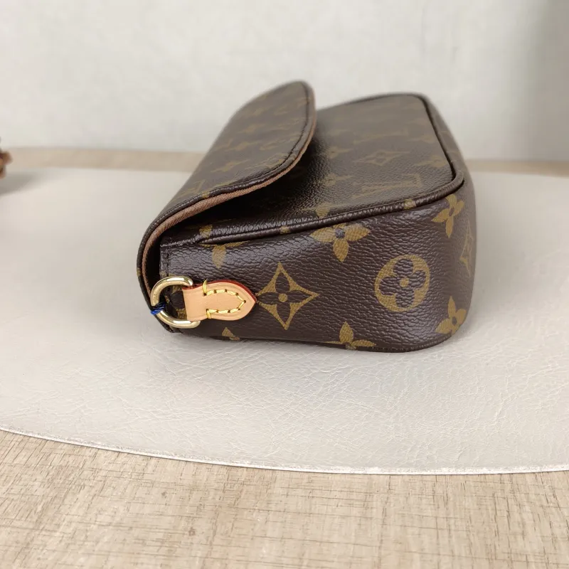 Louis Vuitton Crossbody Bag IVY Monogram PVC Small23.5 × 4.3 × 12 cm — detail view 5 of 12