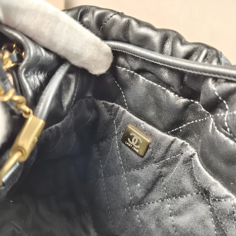 Chanel Shoulder Bag 22Bag Black CC alfskin Mini 20 × 6 × 19 cm — detail view 3 of 13