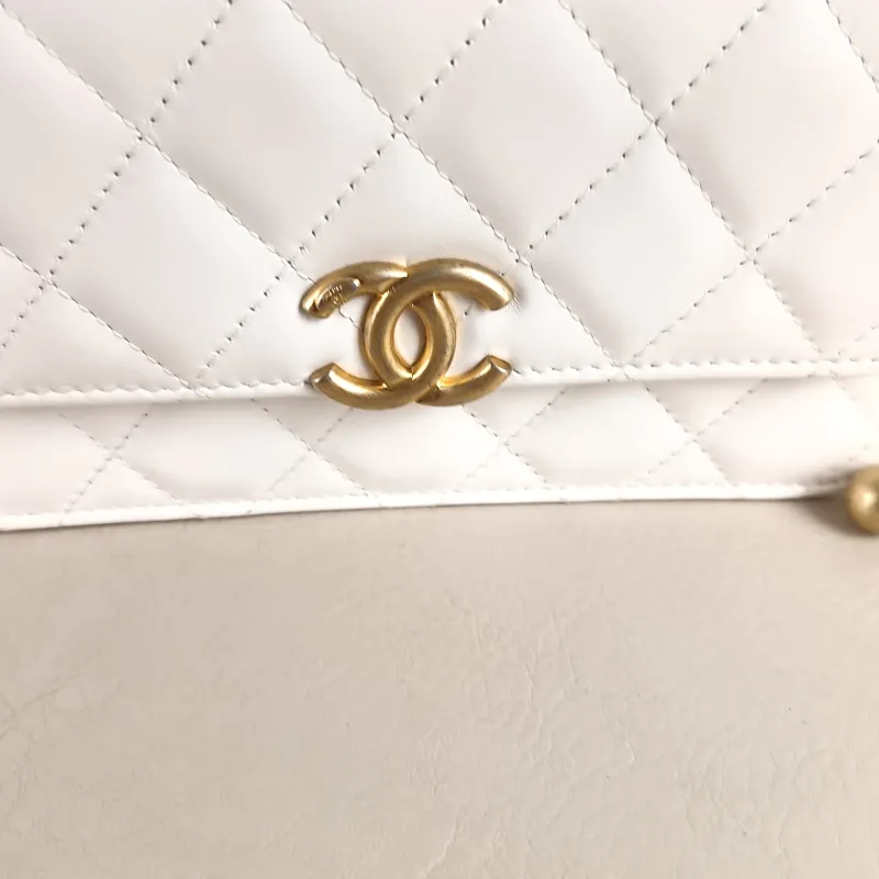 Chanel Crossbody Bag woc White Calfskin Mini 17.2 × 3.3 × 10 cm — detail view 3 of 12