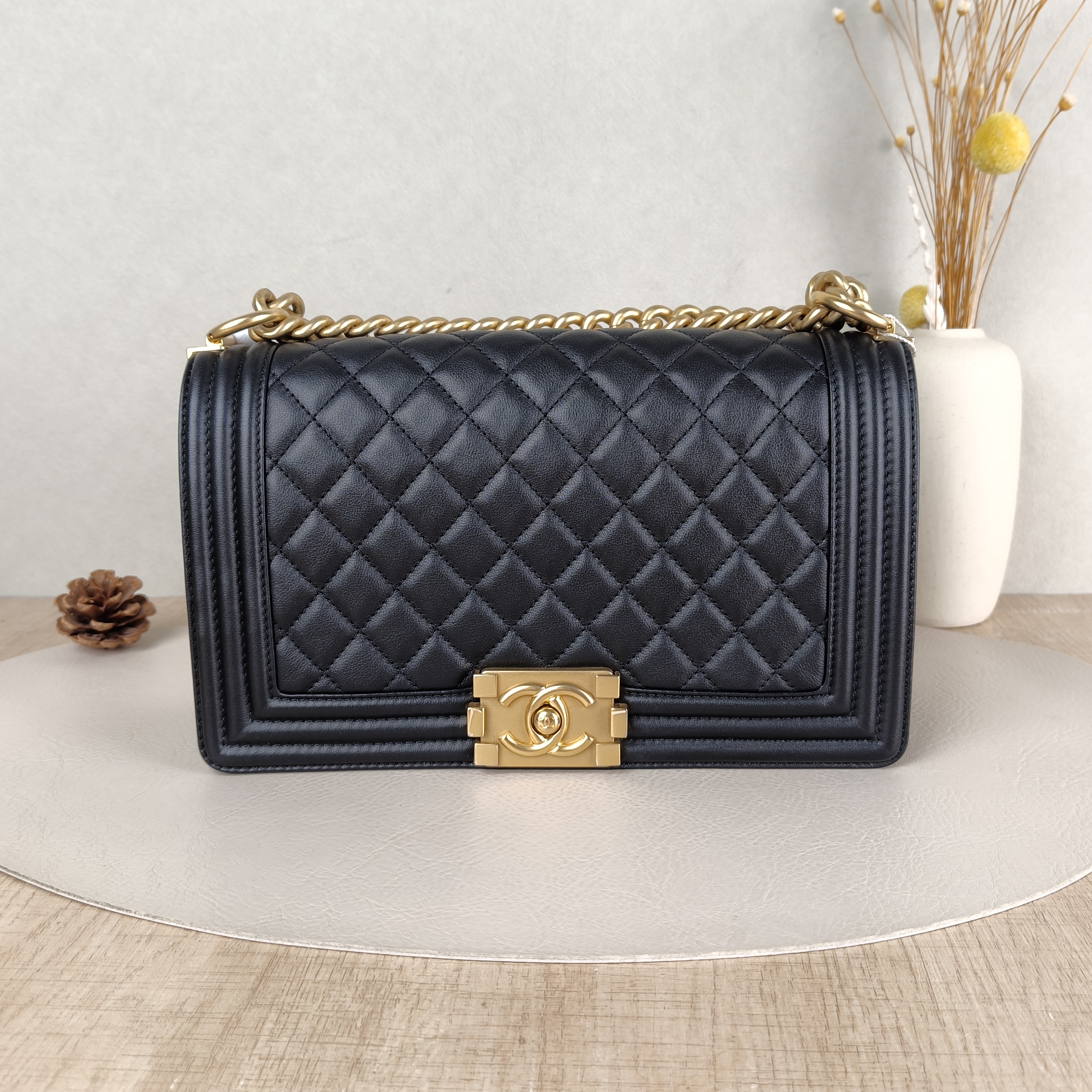 Chanel Crossbody Bag Le Boy​Black Calfskin Medium25 × 9 × 15 cm