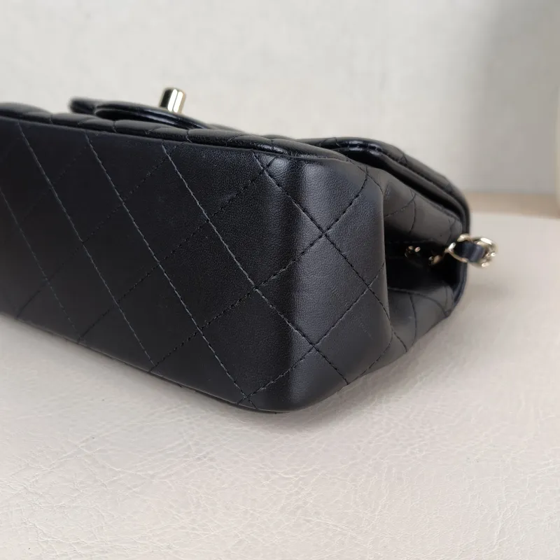 Chanel Crossbody Bag Classic Flap Mini CF Mini Black SL ambskin Mini 17 × 8 × 13.5 cm — detail view 6 of 13