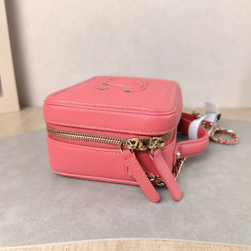 Chanel Crossbody Bag CC Filigree Vanity Cosmetic Bag Pink Grained Calfskin Small 17 × 7 × 13 cm 29 — detail view 9 of 15