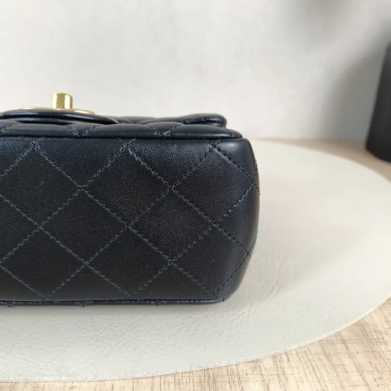 Chanel Crossbody Bag c Black Lambskin Mini 17 × 8 × 13.5 cm — detail view 10 of 13